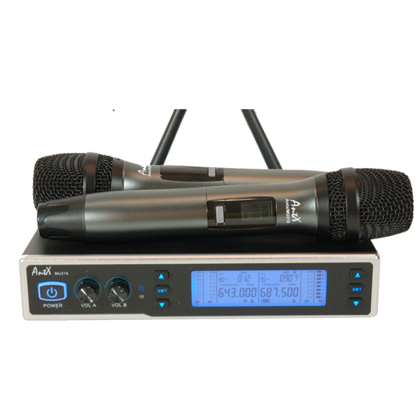 Двоен UHF микрофон със сменяема честота 2x100 канала